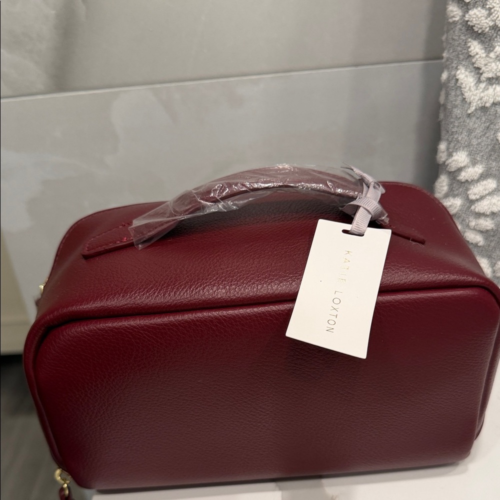Burgundy Women's Bag make up bag 
With gold hardware- never been used